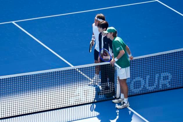 BEIJING, CHINA - SEPTEMBER 26: Singer actor Jackson Yee (aka Yi Yangqianxi) poses for a photo with Alex De Minaur of Australia and Yunchaokete Bu of China in the Men s Singles Round of 32 match on day 5 of the 2025 China Open at National Tennis Center on September 26, 2025 in Beijing, China.  Copyright: xVCGx 111593317691