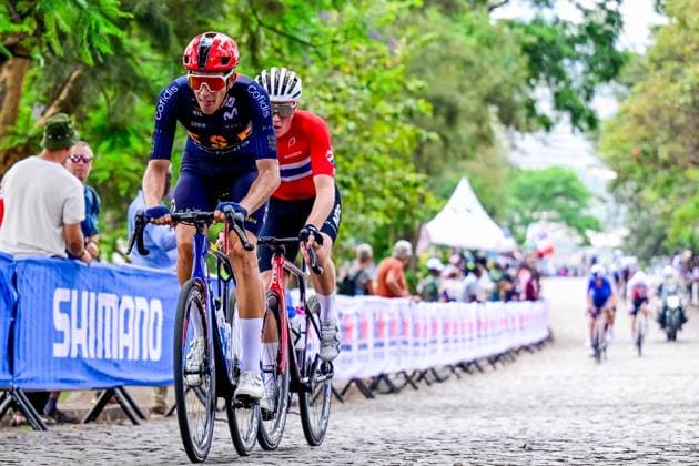 Norwegian Halvor Dolven and Spanish Hector Alvarez pictured in action during the u23 men road race (164,6 km) at the cycling road World Championships in Kigali, Rwanda, Friday 26 September 2025. The 2025 UCI Road World Championships take place from 21 to 28 September in Kigali, Rwanda. DIRKxWAEM  x135327060x