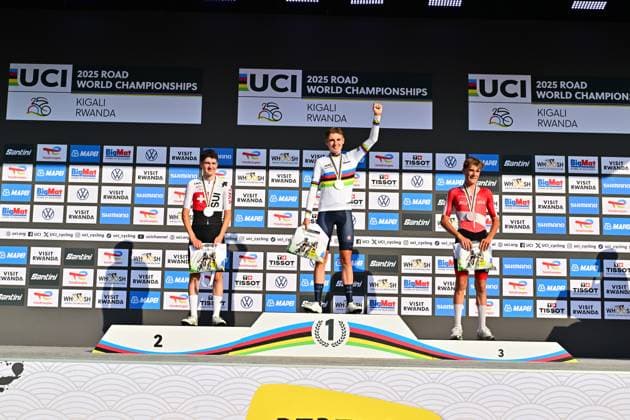 FINN Lorenzo, Italy, HUBER Jan Switzerland, SCHRETTL Marco Austria Straßenrennen Männer U23 Straßen WM Ruanda FINN Lorenzo, Italy, HUBER Jan Switzerland, SCHRETTL Marco Austria Straßenrennen Männer U23. 29th World Championships MU - Road Race (WC) One day race, Kigali, (164.6km) UCI-Straßenweltmeisterschaften 2025 in Kigali Ruanda. 2025 UCI Road World Championships Kigali Rwanda 26.09.2025