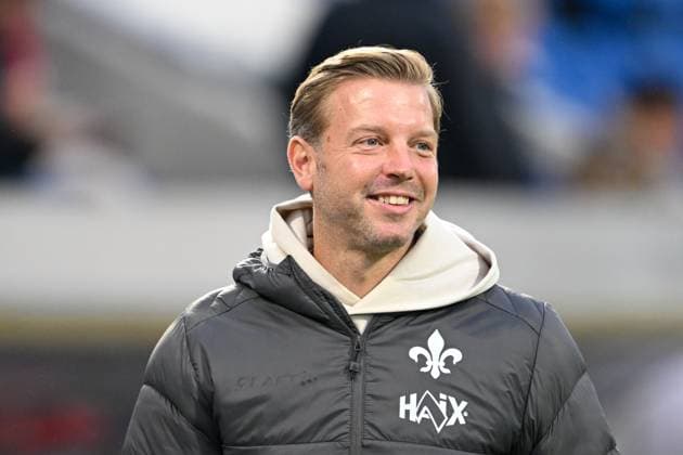 Florian Kohfeldt (SV Darmstadt 1898, Chef‘Trainer) vor dem Spiel, GER, SV Darmstadt 98 vs Dynamo Dresden, Fussball, 2.Bundesliga, 7. Spieltag, Spielzeit 2025 2026, 26.09.2025. DFL REGULATIONS PROHIBIT ANY USE OF PHOTOGRAPHS AS IMAGE SEQUENCES AND OR QUASI-VIDEO GER, SV Darmstadt 98 vs Dynamo Dresden, Fussball, 2.Bundesliga, 7. Spieltag, Spielzeit 2025 2026, 26.09.2025.. Darmstadt