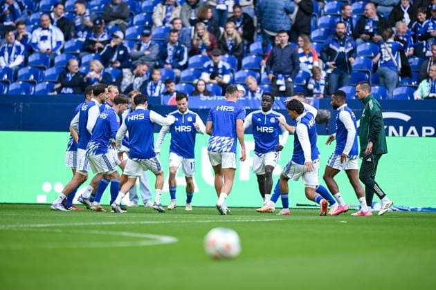 26.09.2025, Fussball, 2. Bundesliga, Saison 2025 2026, 7. Spieltag, FC Schalke 04 - SpVgg Greuther Fürth, Aufwärmen FC Schalke 04, xRHR-FOTO YYx Copyright: KROEGER RHR-FOTOx RHR-FOTO YY