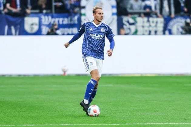 Fussball, 2. Bundesliga Saison 2025 2026 7. Spieltag FC Schalke 04 - SpVgg Greuther Fürth 26.09.2025, VELTINS-Arena Timo Becker (FC Schalke 04, 5) Gelsenkirchen VELTINS-Arena Nordrhein-Westfalen Deutschland
