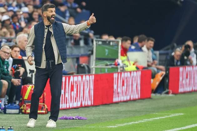 2. Bundesliga - FC Schalke 04 - SpVgg Greuther Fürth am 25.09.2025 in der Veltins-Arena auf Schalke Trainer Miron Muslic (Schalke) ist zufrieden