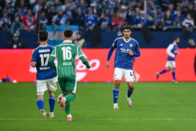 26.09.2025, Fussball, 2. Bundesliga, Saison 2025 2026, 7. Spieltag, FC Schalke 04 - SpVgg Greuther Fürth, Mertcan Ayhan (FC Schalke 04) xRHR-FOTO YYx Copyright: KROEGER RHR-FOTOx RHR-FOTO YY