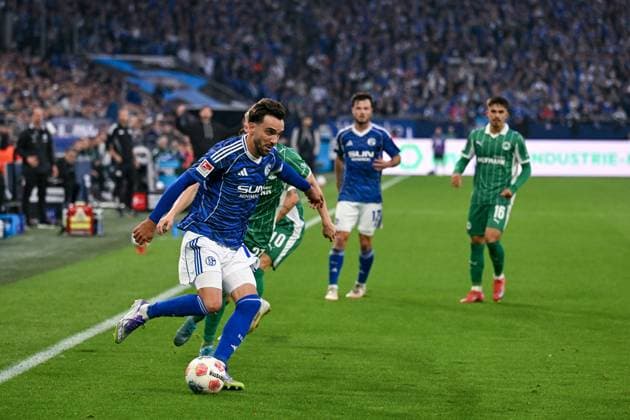 26.09.2025, Fussball, 2. Bundesliga, Saison 2025 2026, 7. Spieltag, FC Schalke 04 - SpVgg Greuther Fürth, Kenan Karaman (FC Schalke 04) xRHR-FOTO YYx Copyright: KROEGER RHR-FOTOx RHR-FOTO YY