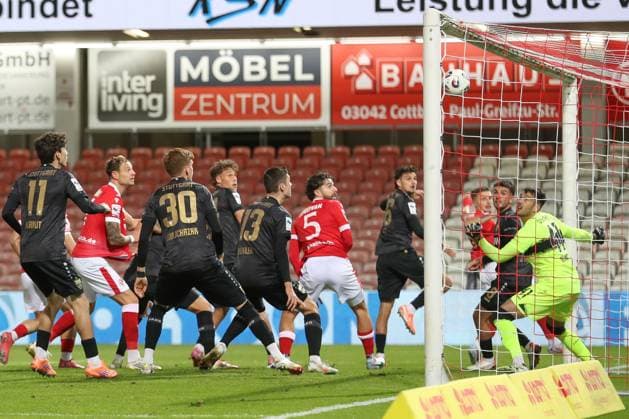 26.09.2025, xtgx, Fussball 3. Liga, FC Energie Cottbus - VfB Stuttgart II emspor, v.l. Erik Engelhardt (Cottbus, 18) schiesst Tor, Torschuetze, erzielt Tor, Treffer, scores the goal 1:0 (DFL DFB REGULATIONS PROHIBIT ANY USE OF PHOTOGRAPHS as IMAGE SEQUENCES and or QUASI-VIDEO) Cottbus