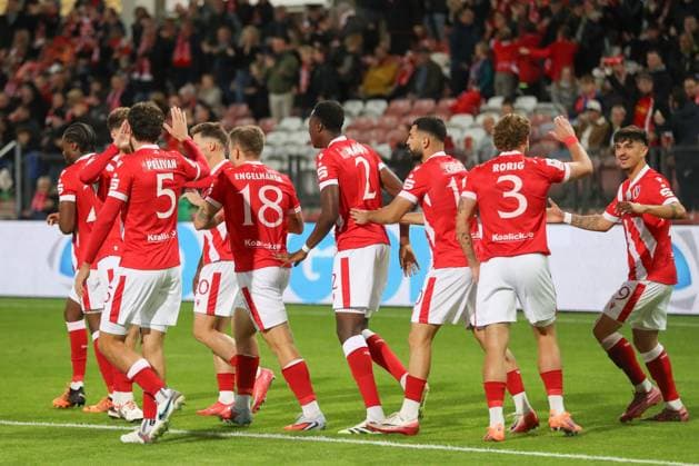 26.09.2025, xtgx, Fussball 3. Liga, FC Energie Cottbus - VfB Stuttgart II emspor, v.l. Erik Engelhardt (Cottbus, 18) Jubel, Torjubel, jubelt ueber das Tor, celebrate the goal, celebration (DFL DFB REGULATIONS PROHIBIT ANY USE OF PHOTOGRAPHS as IMAGE SEQUENCES and or QUASI-VIDEO) Cottbus