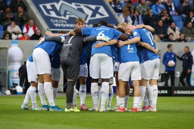 26.09.2025, xpfrx, Fussball 2.Bundesliga, SV Darmstadt 98 - Dynamo Dresden v.l. Teamkreis (DFL DFB REGULATIONS PROHIBIT ANY USE OF PHOTOGRAPHS as IMAGE SEQUENCES and or QUASI-VIDEO) Darmstadt
