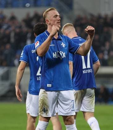 26.09.2025, xdcx, Fussball 2. Bundesliga, SV Darmstadt 98 - SG Dynamo Dresden, emonline, emspor, despor, v.l., Torjubel zum 1:0 durch Isac Lidberg (SV Darmstadt 98), Goal celebration, celebrate the goal DFL DFB REGULATIONS PROHIBIT ANY USE OF PHOTOGRAPHS AS IMAGE SEQUENCES AND OR QUASI-VIDEO.
