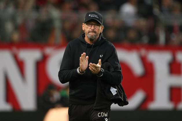 26.09.2025, xtgx, Fussball 3. Liga, FC Energie Cottbus - VfB Stuttgart II emspor, v.l. Claus Dieter Pele Wollitz (Cottbus, Trainer) Portrait, Portraet, Einzelbild (DFL DFB REGULATIONS PROHIBIT ANY USE OF PHOTOGRAPHS as IMAGE SEQUENCES and or QUASI-VIDEO) Cottbus