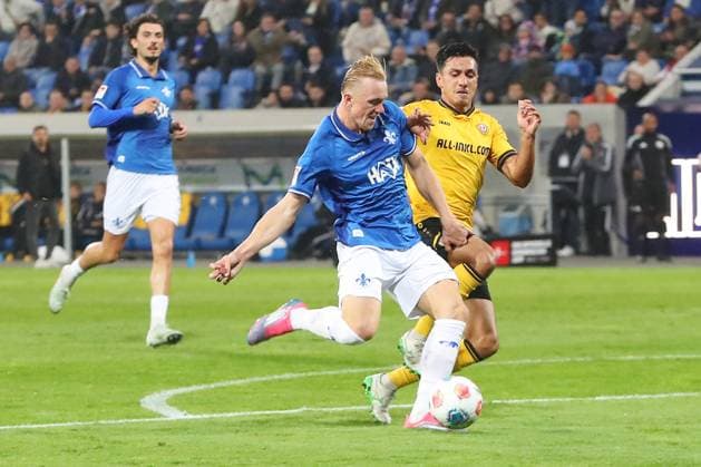 26.09.2025, xtvx, Fussball 2.Bundesliga, SV Darmstadt 98 - Dynamo Dresden v.l. Goal scored, Tor zum 1:0 Isac Lidberg (SV Darmstadt 98) (DFL DFB REGULATIONS PROHIBIT ANY USE OF PHOTOGRAPHS as IMAGE SEQUENCES and or QUASI-VIDEO) Darmstadt