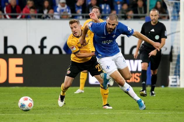 26.09.2025, xpfrx, Fussball 2.Bundesliga, SV Darmstadt 98 - Dynamo Dresden v.l. Niklas Hauptmann (SG Dynamo Dresden) Aleksandar Vukotic (SV Darmstadt 98) Zweikampf, Aktion, action, battle for the ball (DFL DFB REGULATIONS PROHIBIT ANY USE OF PHOTOGRAPHS as IMAGE SEQUENCES and or QUASI-VIDEO) Darmstadt