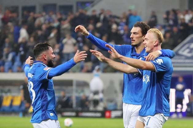 26.09.2025, xtvx, Fussball 2.Bundesliga, SV Darmstadt 98 - Dynamo Dresden v.l. Goal scored, Tor zum 1:0 Isac Lidberg (SV Darmstadt 98) Torjubel, Goal celebration, celebrate the goal, celebrates scoring Fraser Hornby (SV Darmstadt 98) Isac Lidberg (SV Darmstadt 98) (DFL DFB REGULATIONS PROHIBIT ANY USE OF PHOTOGRAPHS as IMAGE SEQUENCES and or QUASI-VIDEO) Darmstadt