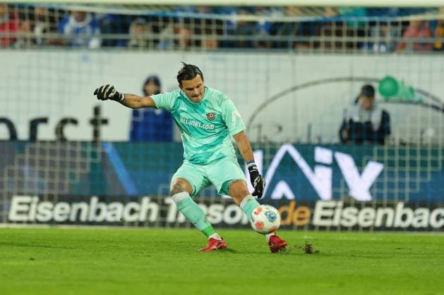 Darmstadt, Merck-Stadion am Böllenfalltor, 26.09.2025, Fussball - 2.Bundesliga - SV Darmstadt 98 - SG Dynamo Dresden, 7.Spieltag, Torwart Tim Schreiber (Dynamo Dresden) Darmstadt Merck-Stadion am Böllenfalltor Hessen Deutschland