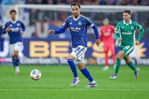 25.09.2025, Fußball, FC Schalke 04 - SpVgg Greuther Fürth, 7.Spieltag, 2. Fußball Bundesliga, Veltins-Arena Gelsenkirchen, Saison 2025 2026: Kenan Karaman (Schalke04 19) DFB regulations prohibit any use of photographs as image sequences and or quasi-video. Nordrhein-Westfalen Deutschland