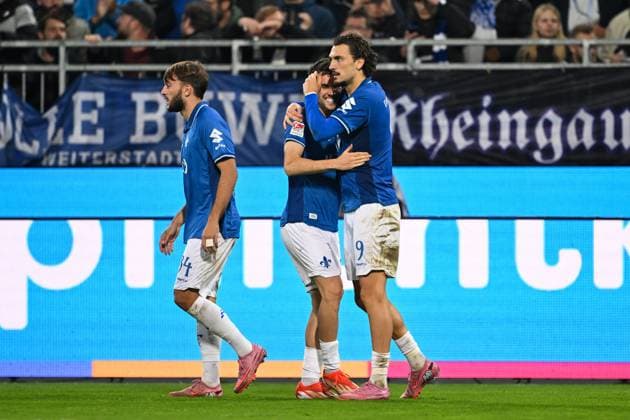 Sergio Lopez (SV Darmstadt 1898, 02) und Fraser Hornby (SV Darmstadt 1898, 09) bejubeln das Tor zum 2:0, davor Killian Corredor (SV Darmstadt 1898, 34), GER, SV Darmstadt 98 vs Dynamo Dresden, Fussball, 2.Bundesliga, 7. Spieltag, Spielzeit 2025 2026, 26.09.2025. DFL REGULATIONS PROHIBIT ANY USE OF PHOTOGRAPHS AS IMAGE SEQUENCES AND OR QUASI-VIDEO GER, SV Darmstadt 98 vs Dynamo Dresden, Fussball, 2.Bundesliga, 7. Spieltag, Spielzeit 2025 2026, 26.09.2025. Darmstadt