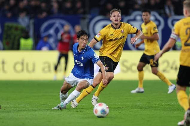 26.09.2025, xdcx, Fussball 2. Bundesliga, SV Darmstadt 98 - SG Dynamo Dresden, emonline, emspor, despor, v.l., Hiroki Akiyama (SV Darmstadt 98), Aljaz Casar (SG Dynamo Dresden) DFL DFB REGULATIONS PROHIBIT ANY USE OF PHOTOGRAPHS AS IMAGE SEQUENCES AND OR QUASI-VIDEO.