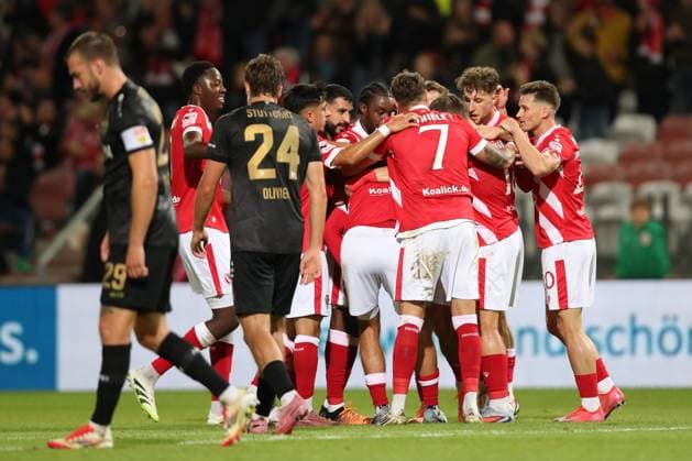 26.09.2025, xtgx, Fussball 3. Liga, FC Energie Cottbus - VfB Stuttgart II emspor, v.l. Henry Rorig (Cottbus, 3) Jubel, Torjubel, jubelt ueber das Tor, celebrate the goal, celebration (DFL DFB REGULATIONS PROHIBIT ANY USE OF PHOTOGRAPHS as IMAGE SEQUENCES and or QUASI-VIDEO) Cottbus