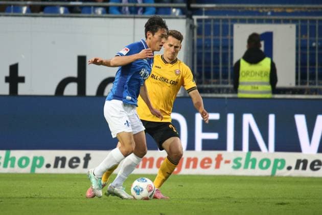 26.09.2025, xpfrx, Fussball 2.Bundesliga, SV Darmstadt 98 - Dynamo Dresden v.l. Hiroki Akiyama (SV Darmstadt 98) Konrad Faber (SG Dynamo Dresden) Zweikampf, Aktion, action, battle for the ball (DFL DFB REGULATIONS PROHIBIT ANY USE OF PHOTOGRAPHS as IMAGE SEQUENCES and or QUASI-VIDEO) Darmstadt