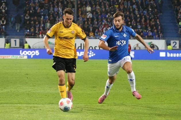 26.09.2025, xpfrx, Fussball 2.Bundesliga, SV Darmstadt 98 - Dynamo Dresden v.l. Konrad Faber (SG Dynamo Dresden) Kilian Julian Corredor (SV Darmstadt 98) Zweikampf, Aktion, action, battle for the ball (DFL DFB REGULATIONS PROHIBIT ANY USE OF PHOTOGRAPHS as IMAGE SEQUENCES and or QUASI-VIDEO) Darmstadt