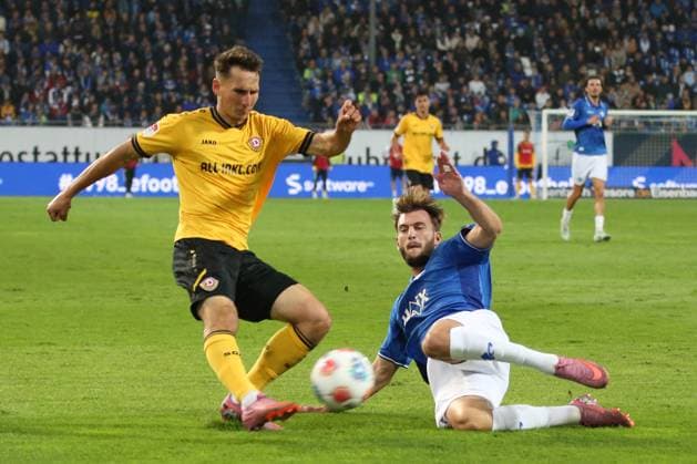 26.09.2025, xpfrx, Fussball 2.Bundesliga, SV Darmstadt 98 - Dynamo Dresden v.l. Konrad Faber (SG Dynamo Dresden) Kilian Julian Corredor (SV Darmstadt 98) Zweikampf, Aktion, action, battle for the ball (DFL DFB REGULATIONS PROHIBIT ANY USE OF PHOTOGRAPHS as IMAGE SEQUENCES and or QUASI-VIDEO) Darmstadt