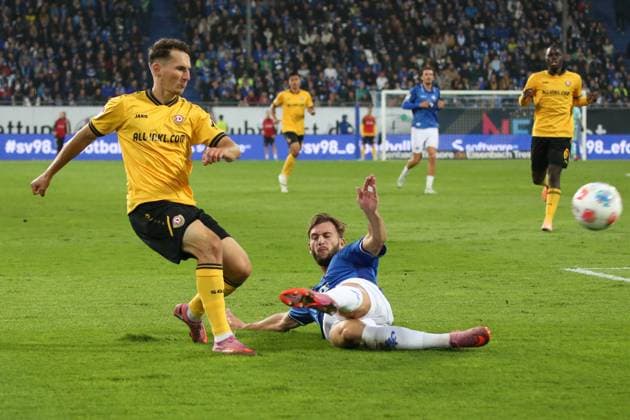 26.09.2025, xpfrx, Fussball 2.Bundesliga, SV Darmstadt 98 - Dynamo Dresden v.l. Konrad Faber (SG Dynamo Dresden) Kilian Julian Corredor (SV Darmstadt 98) Zweikampf, Aktion, action, battle for the ball (DFL DFB REGULATIONS PROHIBIT ANY USE OF PHOTOGRAPHS as IMAGE SEQUENCES and or QUASI-VIDEO) Darmstadt