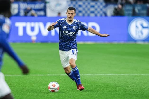 Fussball, 2. Bundesliga Saison 2025 2026 7. Spieltag FC Schalke 04 - SpVgg Greuther Fürth 26.09.2025, VELTINS-Arena Ron Schallenberg (Schalke 04, 6) Gelsenkirchen VELTINS-Arena Nordrhein-Westfalen Deutschland