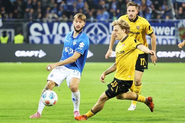 26.09.2025, xtvx, Fussball 2.Bundesliga, SV Darmstadt 98 - Dynamo Dresden v.l. Killian Corredor (SV Darmstadt 98) Jonas Oehmichen (SG Dynamo Dresden) Zweikampf, Duell, duel, tackle, compete (DFL DFB REGULATIONS PROHIBIT ANY USE OF PHOTOGRAPHS as IMAGE SEQUENCES and or QUASI-VIDEO) Darmstadt