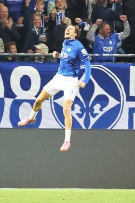 26.09.2025, xtvx, Fussball 2.Bundesliga, SV Darmstadt 98 - Dynamo Dresden v.l. Goal scored, Tor zum 2:0 Fraser Hornby (SV Darmstadt 98) Torjubel, Goal celebration, celebrate the goal, celebrates scoring (DFL DFB REGULATIONS PROHIBIT ANY USE OF PHOTOGRAPHS as IMAGE SEQUENCES and or QUASI-VIDEO) Darmstadt