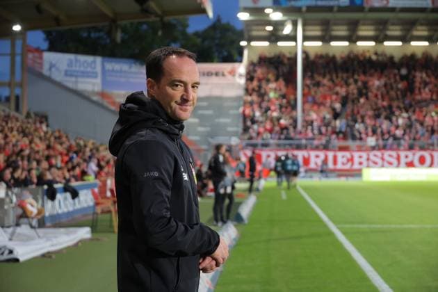 Trainer: Nico Willig (Stuttgart) Fussball 3. Liga 2025 2026 FC Energie Cottbus - VfB Stuttgart II
