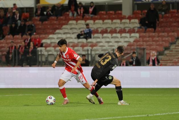 19 Jannis Boziaris (Energie Cottbus, l.), 13 Tim Köhler (Stuttgart) Fussball 3. Liga 2025 2026 FC Energie Cottbus - VfB Stuttgart II