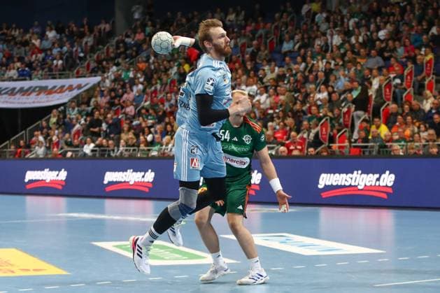 26.09.2025, xgox, Handball - Daikin HBL, TSV Hannover-Burgdorf - HC Erlangen emspor, v.l. Antonio Metzner (Erlangen, 27) wirft Tor, Torschuetze, erzielt Tor, Treffer, scores the goal Hannover