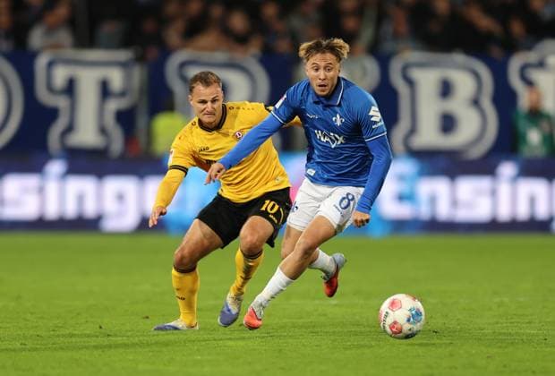 26.09.2025, xdcx, Fussball 2. Bundesliga, SV Darmstadt 98 - SG Dynamo Dresden, emonline, emspor, despor, v.l., Jakob Lemmer (SG Dynamo Dresden), Luca Marseiler (SV Darmstadt 98) DFL DFB REGULATIONS PROHIBIT ANY USE OF PHOTOGRAPHS AS IMAGE SEQUENCES AND OR QUASI-VIDEO.