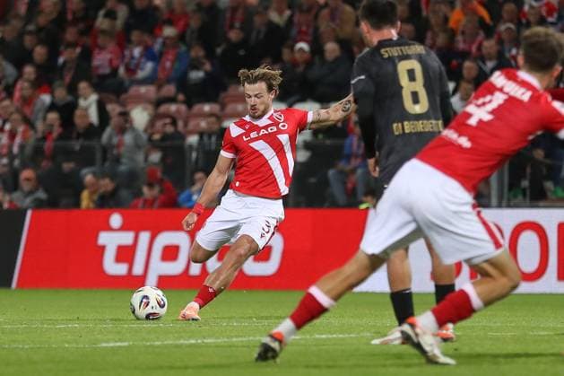 26.09.2025, xtgx, Fussball 3. Liga, FC Energie Cottbus - VfB Stuttgart II emspor, v.l. Henry Rorig (Cottbus, 3) schiesst Tor, Torschuetze, erzielt Tor, Treffer, scores the goal 2:0 (DFL DFB REGULATIONS PROHIBIT ANY USE OF PHOTOGRAPHS as IMAGE SEQUENCES and or QUASI-VIDEO) Cottbus