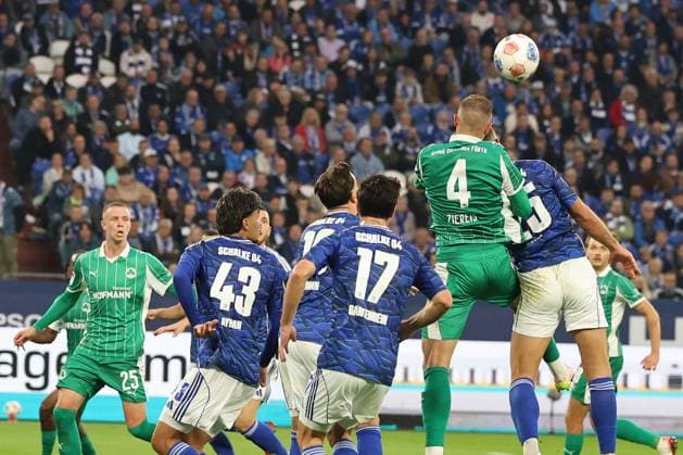Philipp Ziereis (SpVgg Greuther Fürth)beim Spiel der 2. Bundesliga (Saison 2025 26) FC Schalke 04 - Greuther Fürth Copyright: Thomas Pakusch