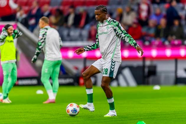 GER, DFB, FC Bayern Muenchen vs. SV Werder Bremen 26.09.2025, Allianz Arena, Muenchen, GER, DFB, FC Bayern Muenchen vs. SV Werder Bremen , im Bild Skelly Alvero (Werder Bremen 28)