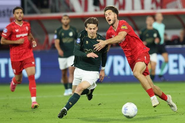 Edouard Michut of Fortuna Sittard battles for the ball with Ricky van Wolfswinkel of FC Twente during the match FC Twente vs Fortuna Sittard at the Grolsch Veste for the Dutch Vriendenloterij Eredivisie season 2025-2026 in ENSCHEDE, Netherlands on 26 september 2025, (photo by Peter Lous EYE4images DeFodi Images) Edouard Michut of Fortuna Sittard battles for the ball with Ricky van Wolfswinkel of FC Twente during the match FC Twente vs Fortuna Sittard at the Grolsch Veste for the Dutch Vriendenloterij Eredivisie season 2025 2026 in ENSCHEDE, Netherlands on 26 september 2025, photo by Peter Lous EYE4images DeFodi Images