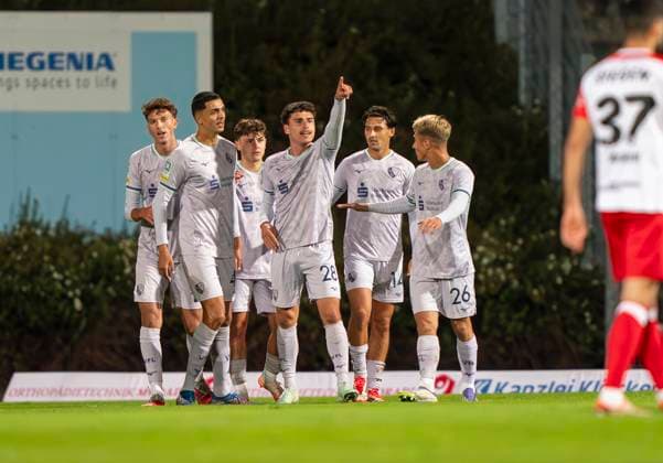 Jubel bei VfL Bochum U21, U 21 über das Tor von Luis Hartwig (VfL Bochum U21, 28) Sportfreunde Siegen - VfL Bochum U21 26.09.2025 Fussball, Regionalliga West, 10. Spieltag, GER, Siegen, Leimbachstadion Siegen Copyright: HMBxMedia xMarcoxBader