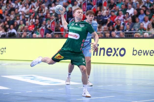 26.09.2025, xgox, Handball - Daikin HBL, TSV Hannover-Burgdorf - HC Erlangen emspor, v.l. August Baskar Pedersen (Hannover, 17) beim Siebenmeter Hannover