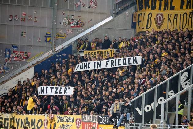 26.09.2025, xpfrx, Fussball 2.Bundesliga, SV Darmstadt 98 - Dynamo Dresden v.l. Fans, Zuschauer, Ultras, Stimmung, Trikots, Schals Spruchband (DFL DFB REGULATIONS PROHIBIT ANY USE OF PHOTOGRAPHS as IMAGE SEQUENCES and or QUASI-VIDEO) Darmstadt