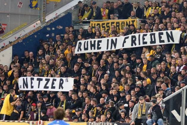 26.09.2025, xpfrx, Fussball 2.Bundesliga, SV Darmstadt 98 - Dynamo Dresden v.l. Fans, Zuschauer, Ultras, Stimmung, Trikots, Schals Spruchband (DFL DFB REGULATIONS PROHIBIT ANY USE OF PHOTOGRAPHS as IMAGE SEQUENCES and or QUASI-VIDEO) Darmstadt