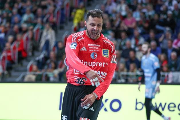 26.09.2025, xgox, Handball - Daikin HBL, TSV Hannover-Burgdorf - HC Erlangen emspor, v.l. Khalifa Ghedbane (Erlangen, 96) Jubelt ueber gehaltenen Ball, abgewehrt, gehalten, Torhueter Hannover