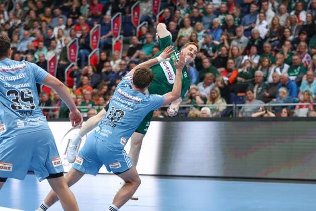 26.09.2025, xgox, Handball - Daikin HBL, TSV Hannover-Burgdorf - HC Erlangen emspor, v.l. Lukas Stutzke (Hannover, 39) wirft Tor, Torschuetze, erzielt Tor, Treffer, scores the goal Hannover