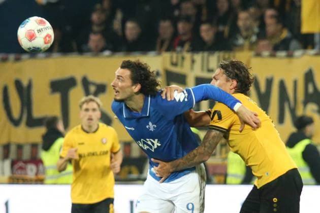 26.09.2025, xpfrx, Fussball 2.Bundesliga, SV Darmstadt 98 - Dynamo Dresden v.l. Fraser Hornby (SV Darmstadt 98) Julian Pauli (SG Dynamo Dresden) Zweikampf, Aktion, action, battle for the ball (DFL DFB REGULATIONS PROHIBIT ANY USE OF PHOTOGRAPHS as IMAGE SEQUENCES and or QUASI-VIDEO) Darmstadt