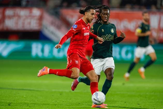 Ramiz Zerrouki of FC Twente controls the ball FC Twente v Fortuna Sittard, Eredivisie, FC Twente 65 v Fortuna Sittard, De Grolsch Veste Stadium, September 26, 2025, Enschede, Netherlands.