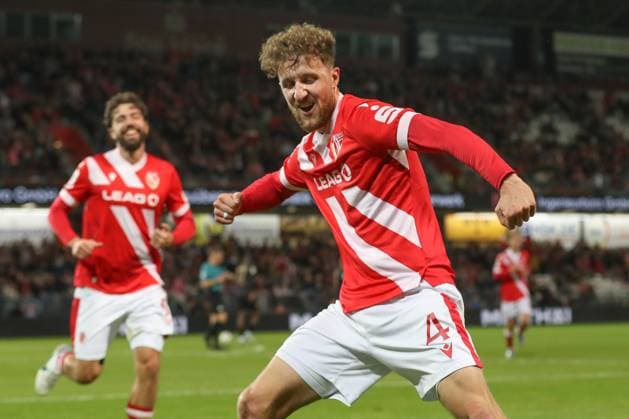 26.09.2025, xtgx, Fussball 3. Liga, FC Energie Cottbus - VfB Stuttgart II emspor, v.l. Tim Campulka (Cottbus, 4) Jubel, Torjubel, jubelt ueber das Tor, celebrate the goal, celebration (DFL DFB REGULATIONS PROHIBIT ANY USE OF PHOTOGRAPHS as IMAGE SEQUENCES and or QUASI-VIDEO) Cottbus