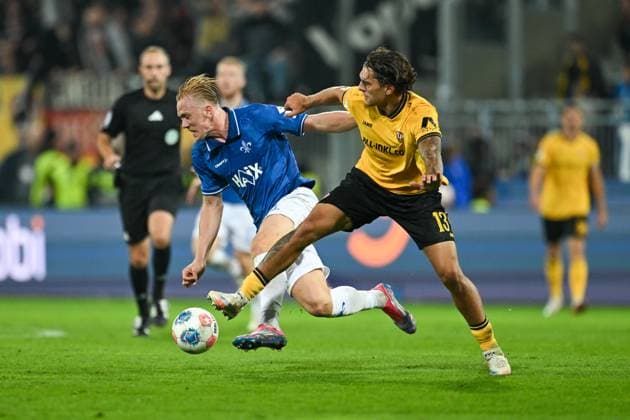 Isac Lidberg (SV Darmstadt 1898, 07) im Zweikampf mit Julian Pauli (Dynamo Dresden, 13), GER, SV Darmstadt 98 vs Dynamo Dresden, Fussball, 2.Bundesliga, 7. Spieltag, Spielzeit 2025 2026, 26.09.2025. DFL REGULATIONS PROHIBIT ANY USE OF PHOTOGRAPHS AS IMAGE SEQUENCES AND OR QUASI-VIDEO GER, SV Darmstadt 98 vs Dynamo Dresden, Fussball, 2.Bundesliga, 7. Spieltag, Spielzeit 2025 2026, 26.09.2025. Darmstadt