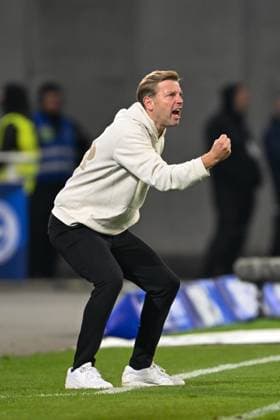 Florian Kohfeldt (SV Darmstadt 1898, Trainer) gestikuliert, GER, SV Darmstadt 98 vs Dynamo Dresden, Fussball, 2.Bundesliga, 7. Spieltag, Spielzeit 2025 2026, 26.09.2025. DFL REGULATIONS PROHIBIT ANY USE OF PHOTOGRAPHS AS IMAGE SEQUENCES AND OR QUASI-VIDEO GER, SV Darmstadt 98 vs Dynamo Dresden, Fussball, 2.Bundesliga, 7. Spieltag, Spielzeit 2025 2026, 26.09.2025. Darmstadt