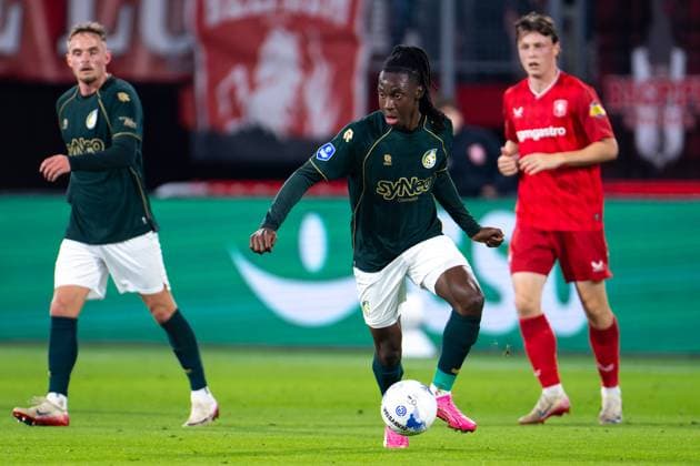 2025-09-26 FC Twente v Fortuna Sittard - Dutch Eredivisie ENSCHEDE, NETHERLANDS - SEPTEMBER 26: Ryan Fosso of Fortuna Sittard in action during the Dutch Eredivisie match between FC Twente and Fortuna Sittard at Grolsch Veste on September 26, 2025 in Enschede, Netherlands. Enschede Grolsch Veste Netherlands Content not available for redistribution in The Netherlands directly or indirectly through any third parties. Copyright: xJorisxVerwijstx