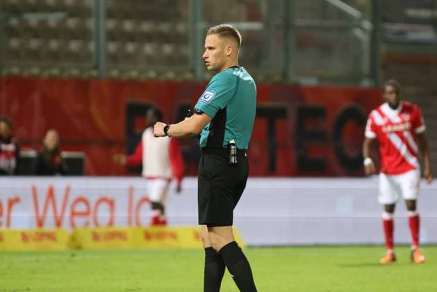 Schiedsrichter Felix Weller Fussball 3. Liga 2025 2026 FC Energie Cottbus - VfB Stuttgart II